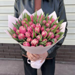 Букет из 49 тюльпанов