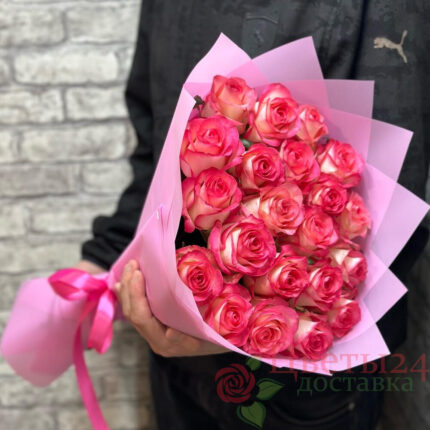 Букет из 19 розы джумилия