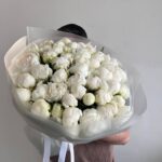 «Букет из 51 пиона Мадам Клод — Роскошная композиция для торжеств и подарков | Доставка свежих цветов»