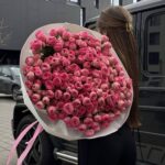 Пышное облако из 39 кустовых роз нежно-розового оттенка