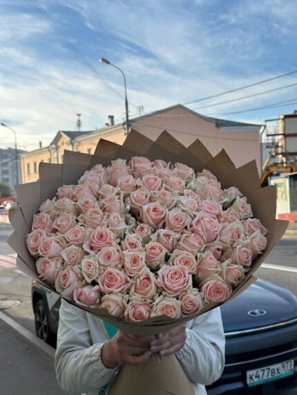 Букет из 71 нежных роз