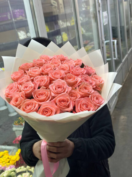Букет из 35 коралловых роз